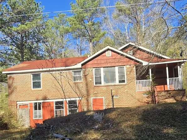 301 Nancy St, Tuskegee, AL 36083