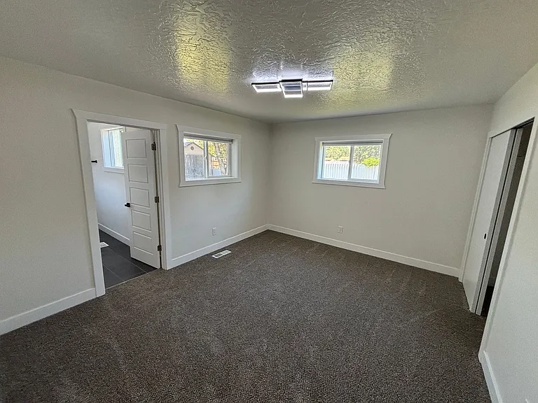 1091 E Mecham Ln — Photo 8