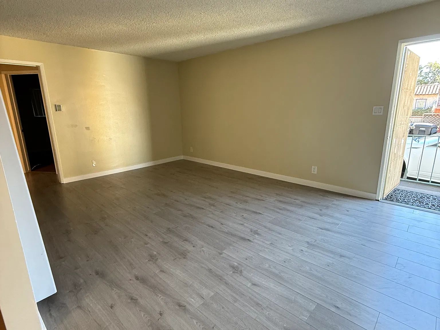 2 bed, 700 sqft, $2,250 — Photo 3