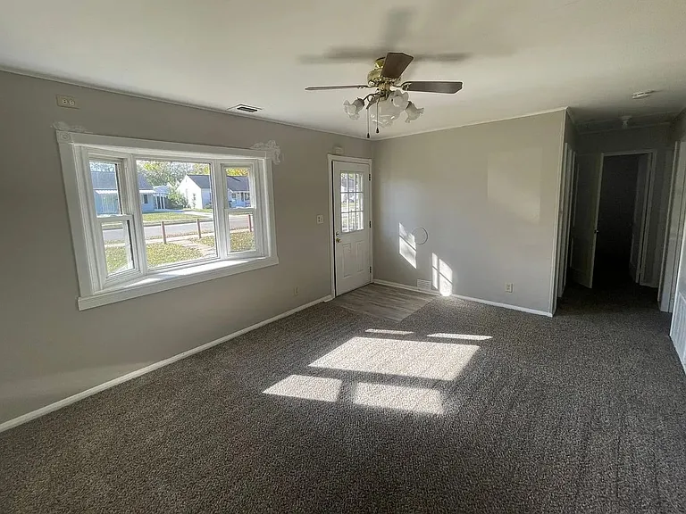 2806 Elk St — Photo 3