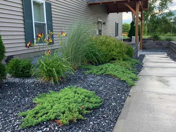131 School St #1R, Manchester Center, VT 05255