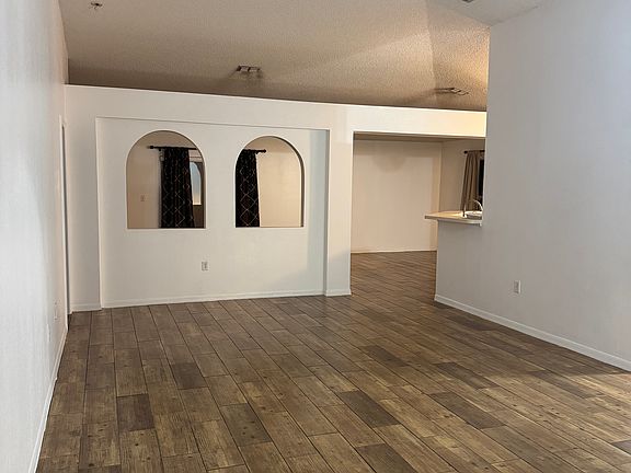 4th image of 1179 White Oak Cir
