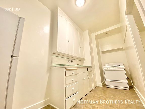 3rd image of 749 Wilcox Ave #202