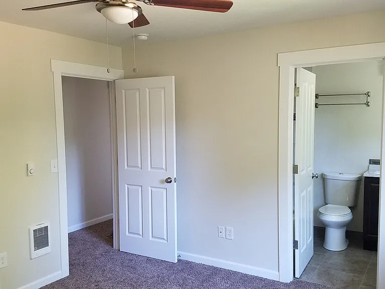 Master Bedroom / Master Bathroom