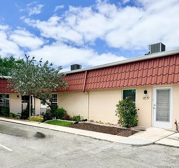 351 Covered Bridge Blvd #B — Photo 2