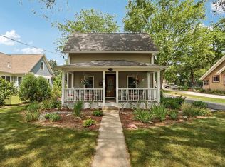 518 E Capitol Dr, Hartland, WI 53029