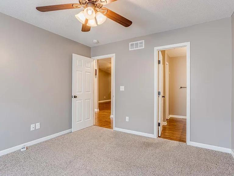 1054 E Karla Ct — Photo 16