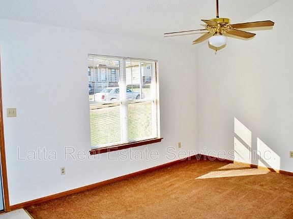 4th image of 411 N Kendall Dr