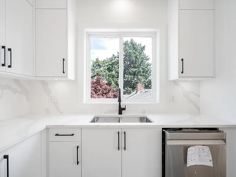 45945 Lewis Ave #UPPER B — Photo 10