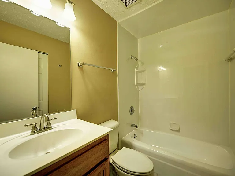 Highlands 2 bedroom apartment walking distance to Bardstown Road. — Photo 8