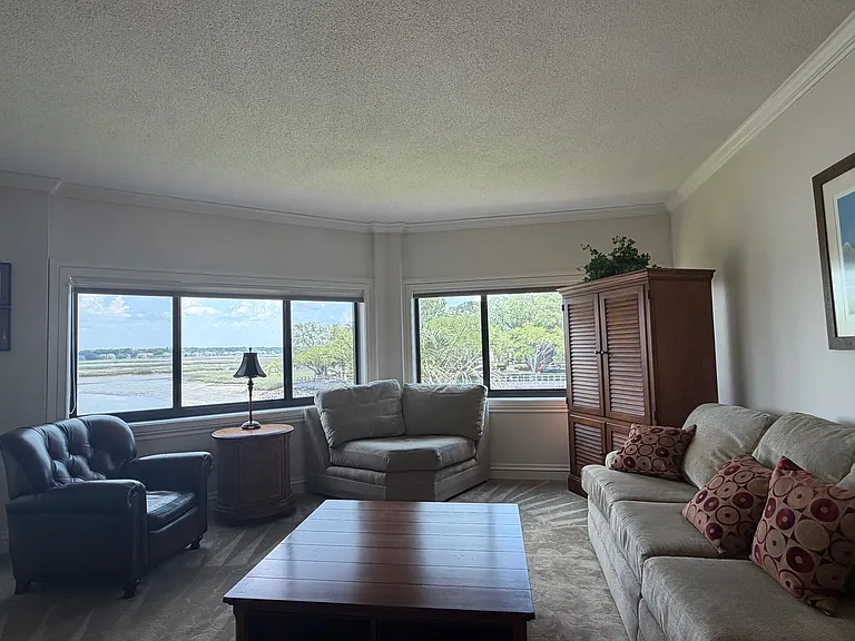 2 Shelter Cove Ln — Photo 4