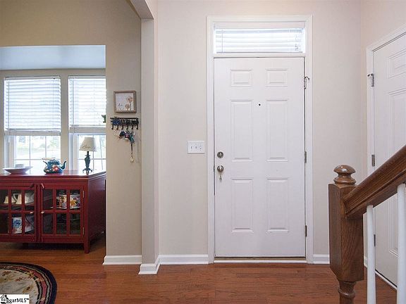 4th image of 424 Cedar Pines Dr