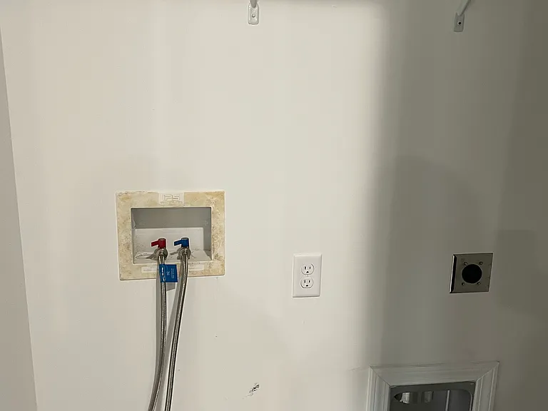 washer/dryer hook ups