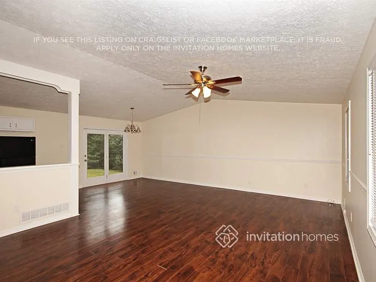 2200 Greenridge Dr SW — Photo 3