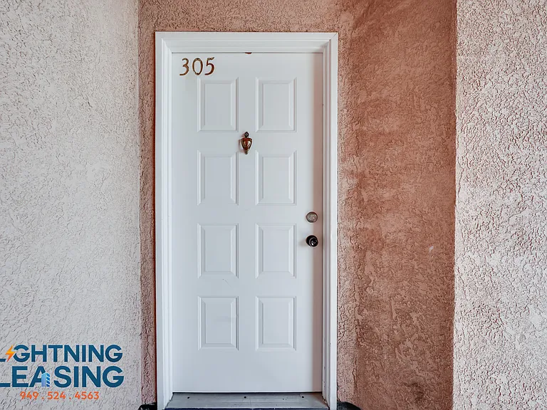 7370 Hawthorn Ave #305 — Photo 22