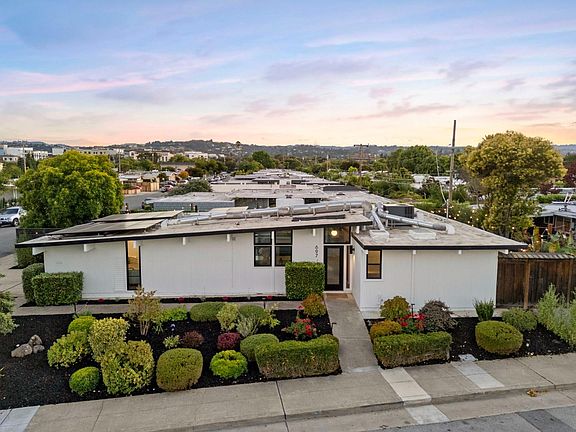 4th image of 697 Vanessa Dr