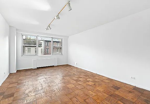 3rd image of 360 W 22nd St APT 3P