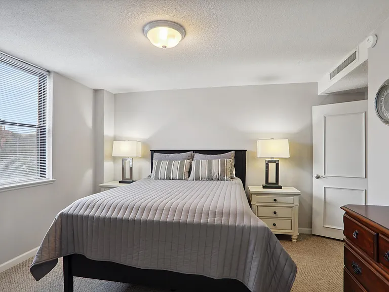 2965 Pharr Court South NW #704 — Photo 7