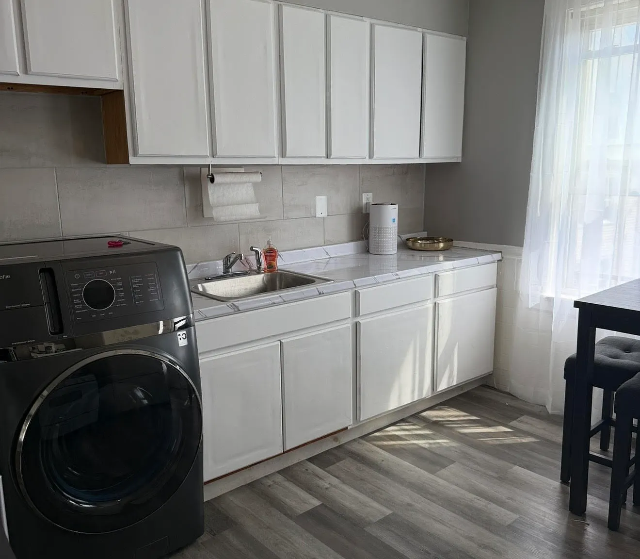 3 bed, 1000 sqft, $1,600 — Photo 1