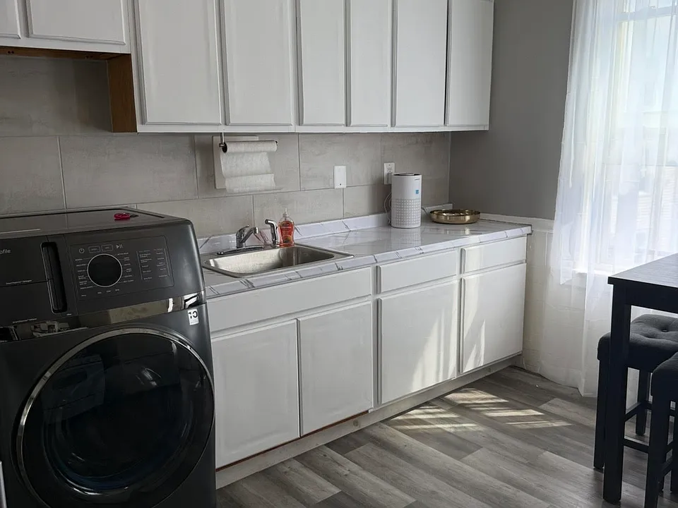 83 Southview St #1
