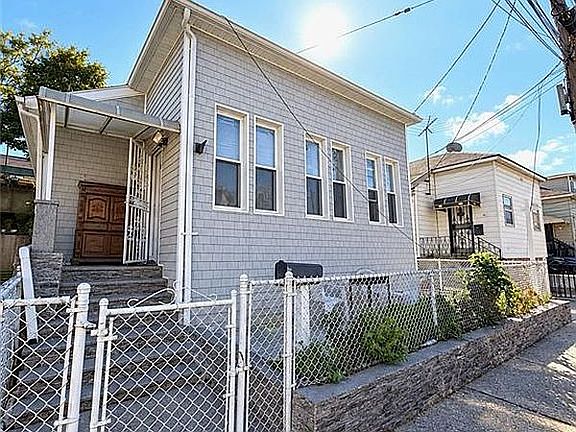 3rd image of 200 Brighton 10th St