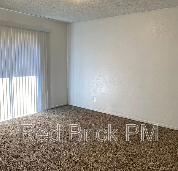 133 Kings Ave — Photo 5