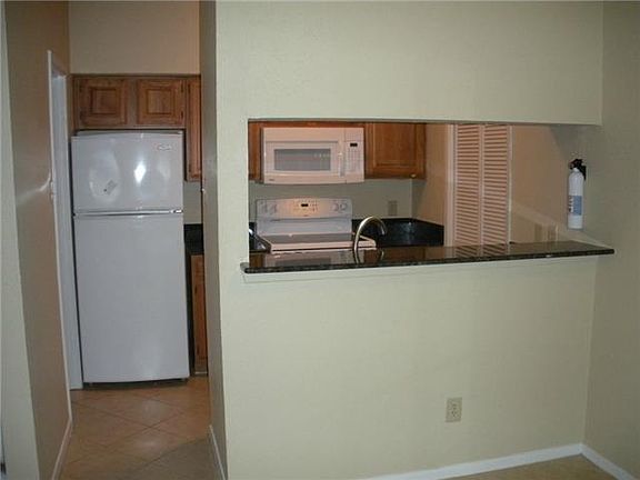 3rd image of 1100 Riverchase Ln