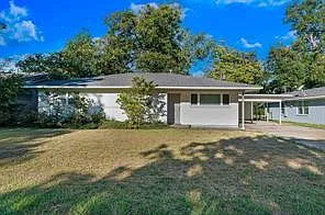 3 bed, 2.0 bath, 2020 sqft, $2,400 — Photo 1