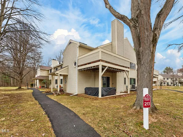 213 Grenadier Court, Halfmoon, NY 12065