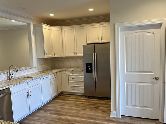 5th image of 127 Villa Oak Cir