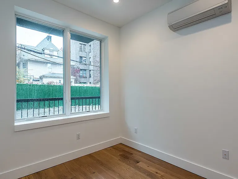83 Winthrop St #1C — Photo 12