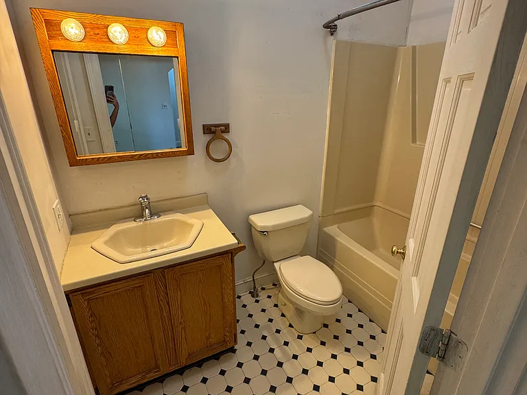 683 State St #4 — Photo 7