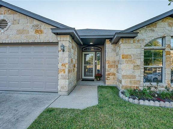 3rd image of 1003 Clayton Dr