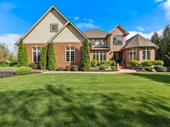 11563 Lilac St, Demotte, IN 46310