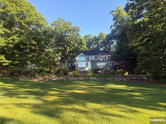 5th image of 12 Laurel Hill Rd