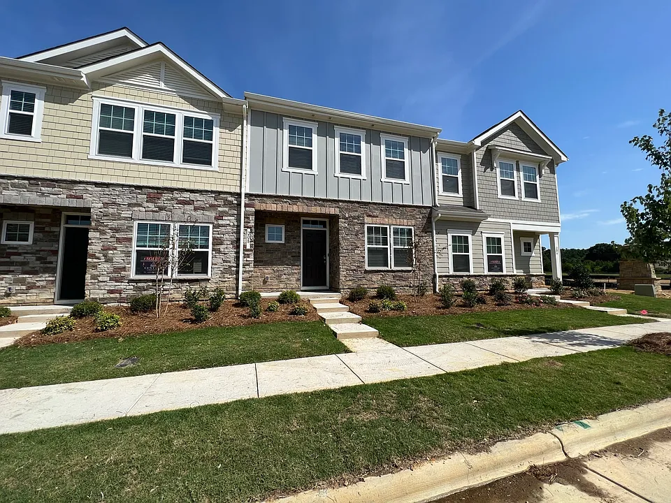 208 Sagecroft Ln #1