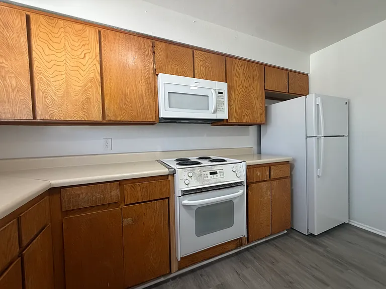 901 E Claremont St #4 — Photo 6