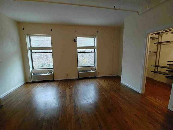 3rd image of 286 8th Ave APT 4