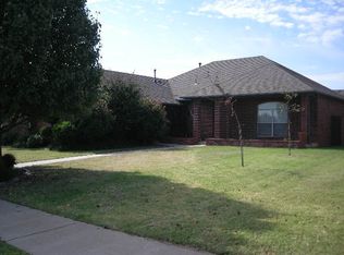 305 N Chisholm Trail Way, Mustang, OK 73064