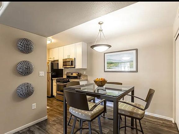 3rd image of 988 Stonegate Dr APT 18