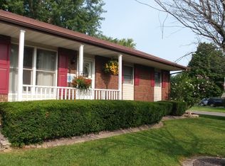 2800 Orchid Ct, Highland, IL 62249