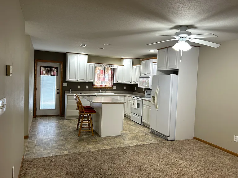 2126 Josie Rdg — Photo 3
