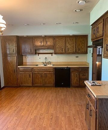 4th image of 161 Silver Ln