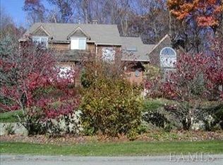 19 Habitat Ln, Cortlandt Manor, NY 10567