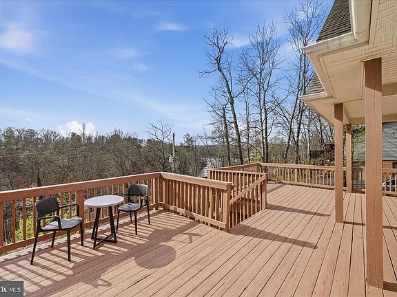 3rd image of 634 Lakeview Dr
