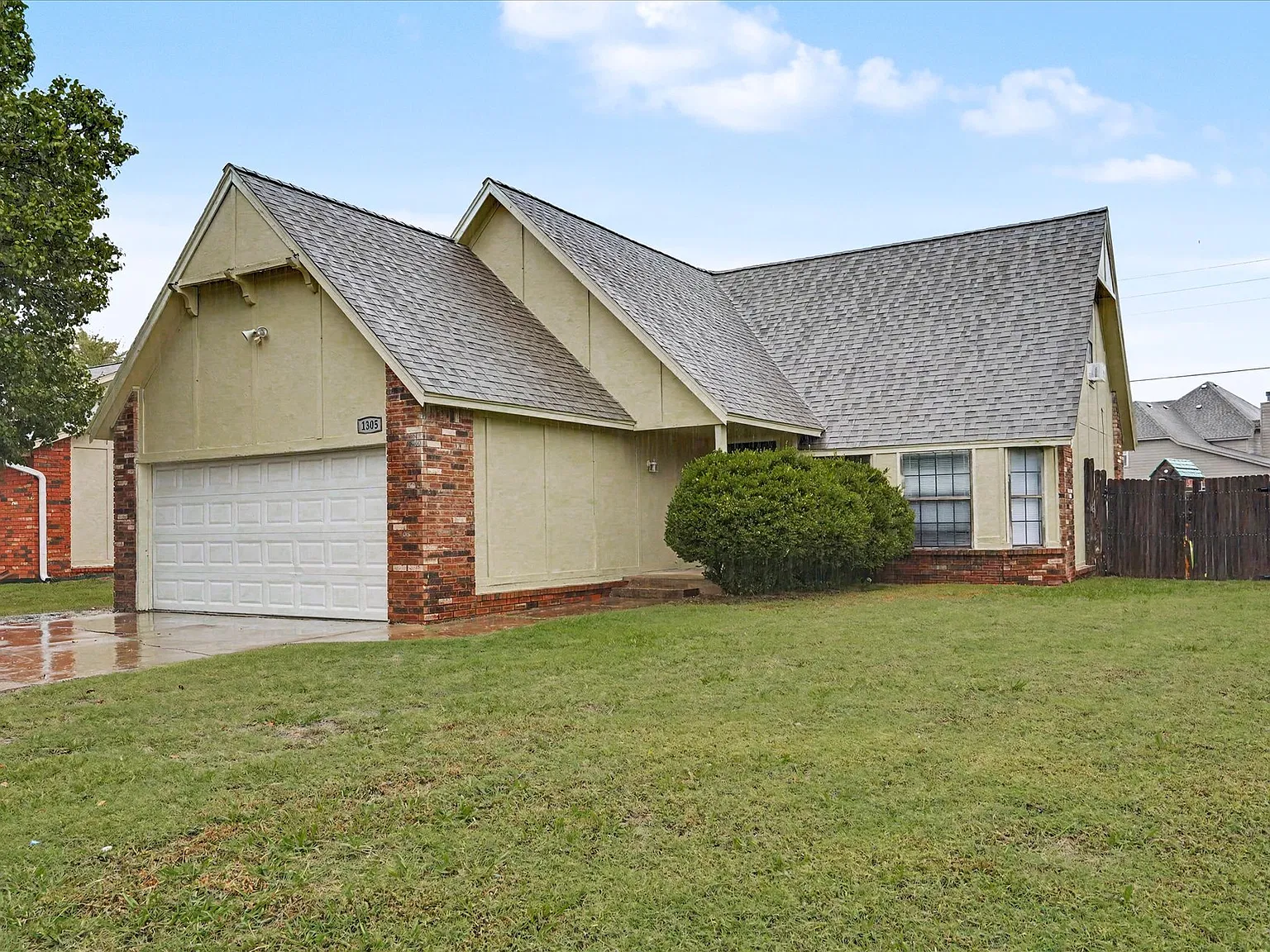 4 bed, 2.0 bath, 1807 sqft, $1,700 — Photo 2