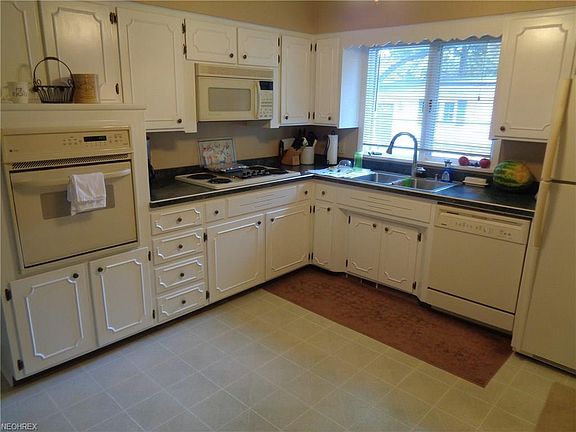 4th image of 3219 Calderwood Dr