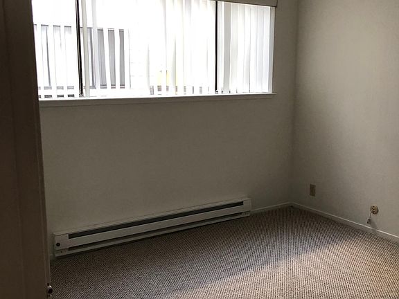 5th image of 2933 Clement St APT 2