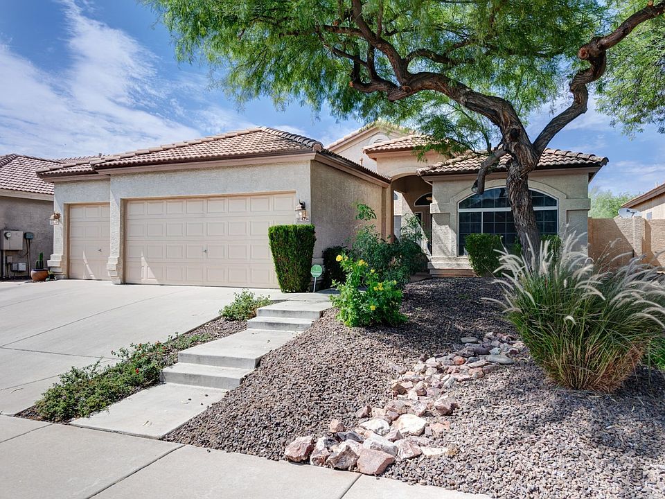 002_Front Yard