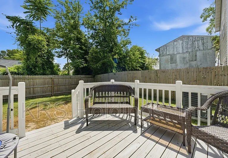 612 Smith St — Photo 16
